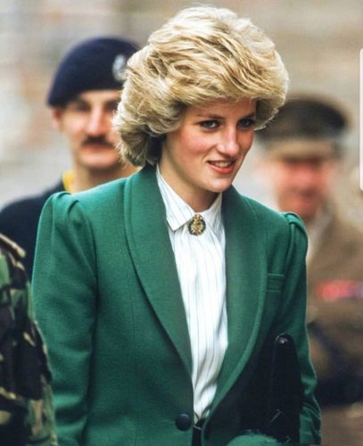 英伦玫瑰风貌之一看戴安娜王妃一组绝美相片教你新年怎么穿搭