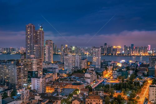 武汉黄昏高楼街景