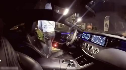 夜晚开车兜风,才知道奔驰s级的仪表盘有多牛!