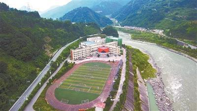 鸟瞰七一映秀中学.