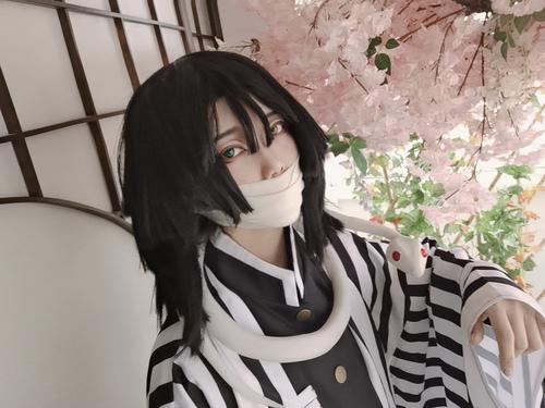伊黑小芭内# cos  樱花已开满庭院, 你……愿意与我一同赏景吃樱饼么