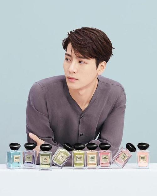 阿玛尼香水大使王嘉尔全新宣传照