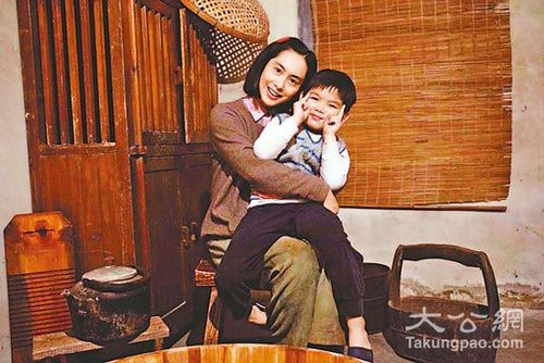 编剧,新导演涂霆骏,麦浩邦联合执导的惊栗电影《 古宅》演出,朱茵说:"