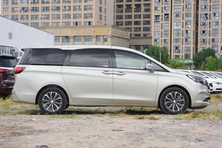 明明可以靠颜值却非要靠价格实力别克gl8全国2314万起