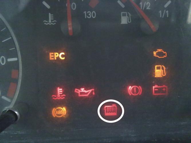 桑塔纳志俊出租车,仪表指示灯(如图)是什么什么意思?