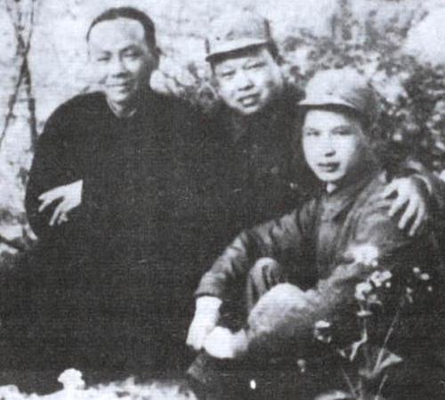 建国后,这位开国中将执行一项秘密任务,妻子说我们离婚吧