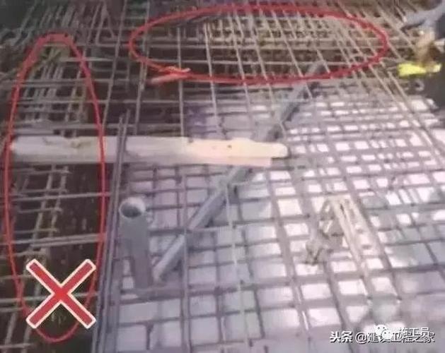 十四, 顶板,底板与反梁的钢筋绑扎不正确 a.
