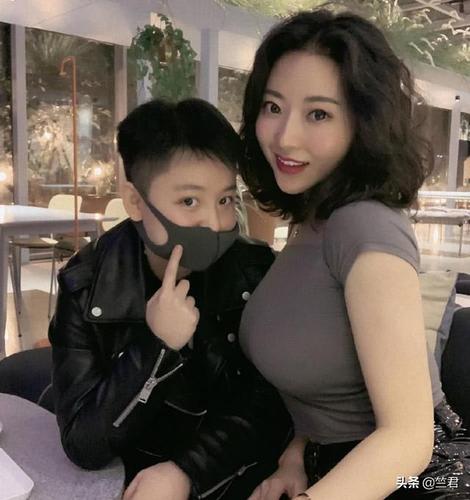 因意外卷入刘强东事件,而爆火的大美女,蒋娉婷