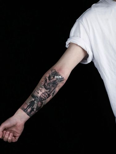 父子纹身父爱纹身写实牵手纹身