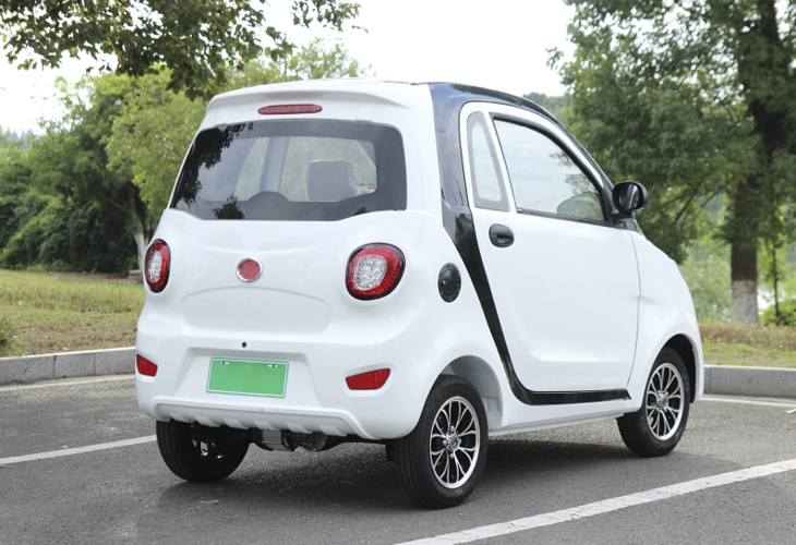 多地限制老年代步车,新式的老年三轮车出现,老人:很好