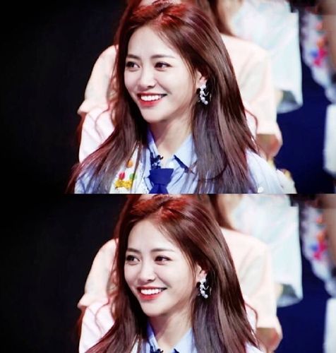 1最最最引起我注意到当然是一公的单眼皮女孩的 耳饰 有珍珠和钻 还有