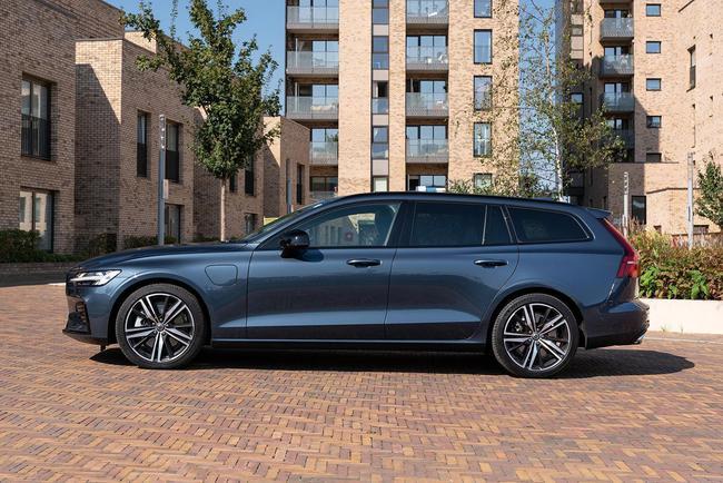 2021款沃尔沃v60t6插电混动版安全著称的旅行车