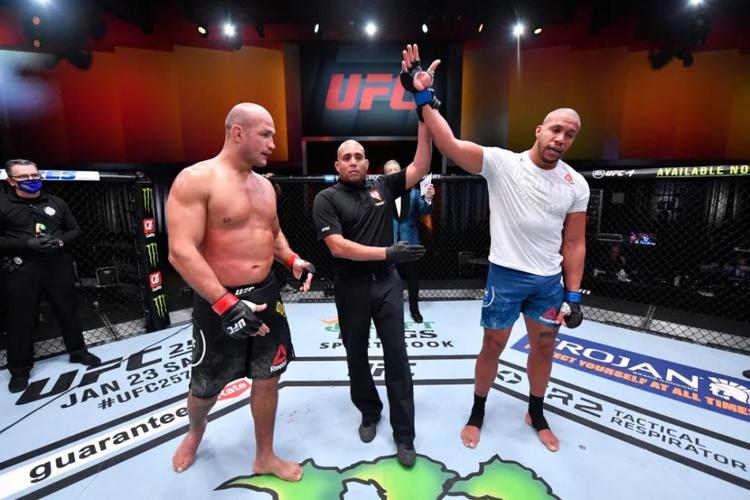 强者的宿命|ufc256后记