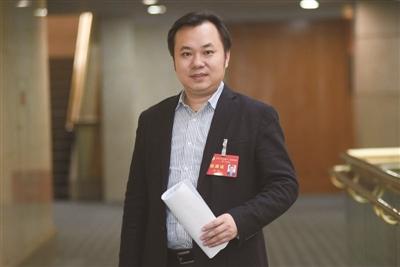 "省政协委员,苏果超市党委书记,总经理陈兵在接受记者采访时表示