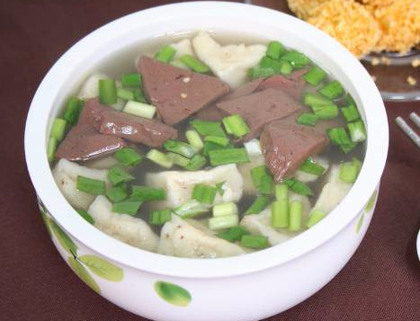  p>豆腐血汤是一道以豆腐,鸡鸭血或猪血等为食材制作的汤类菜品. /p>