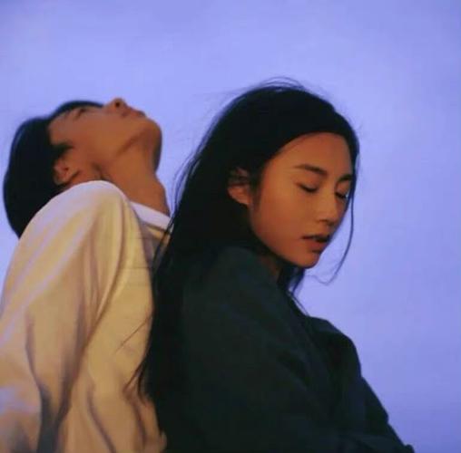 有哪些充满氛围感的情侣头像? - 知乎