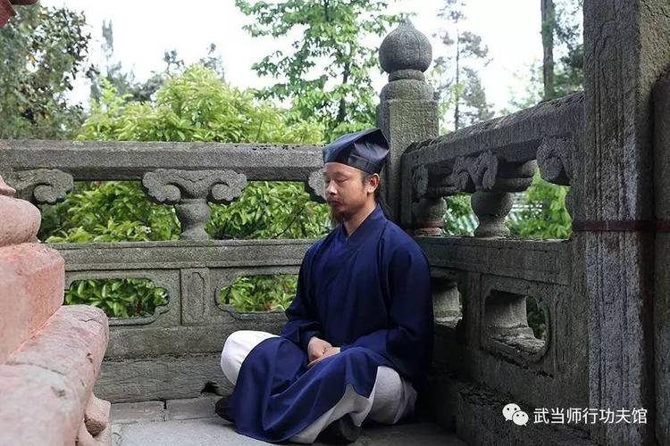 学道先从静坐开始