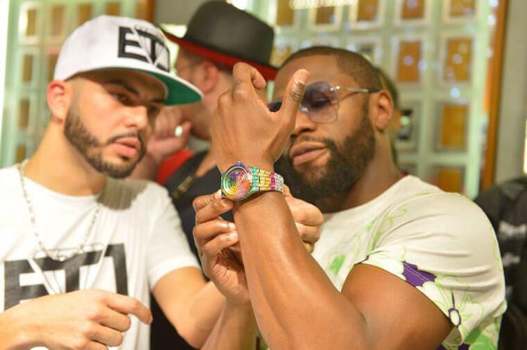 挥金如土,梅威瑟入手超特别的皇家橡树彩虹圈订制表_手表_什么值得买