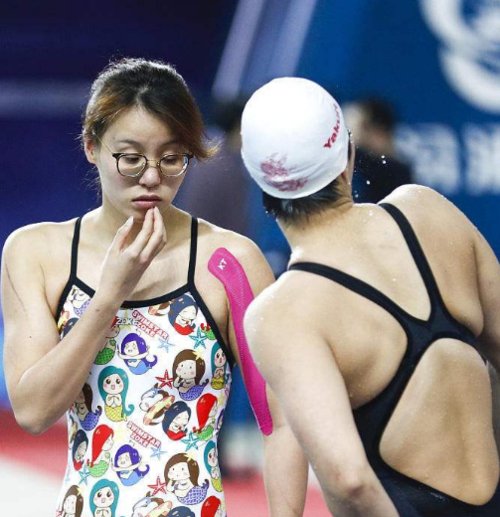 为何游泳女运动员都是"飞机场",傅园慧说出真相,网友听后沉默