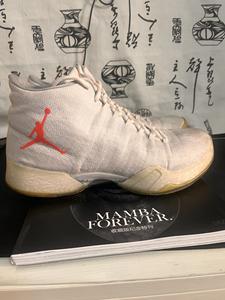 aj29威少pe配色,42码,鞋面除了脏没有破损,鞋底水晶底