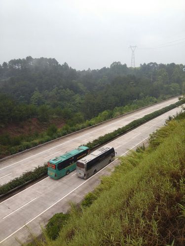 广西壮族自治区玉林市容县g80广昆高速靠近大中口分离式桥
