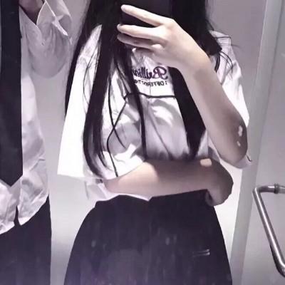 只有人心越来越廉价 半身情侣头像 - qq头像站