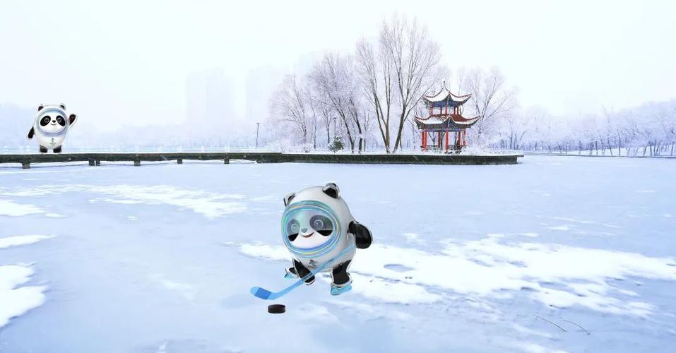 雪后初晴白雪皑皑冰墩墩也来到了新大洁白的雪地上冰墩墩踩着滑板腾空