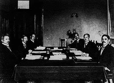 "二十一条"签订时的中日代表(资料图)