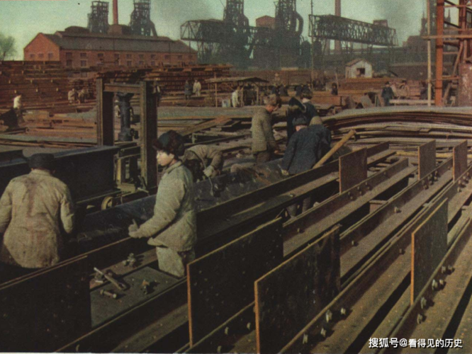 原创老照片 1952年的鞍山钢铁厂 热火朝天的建设场面