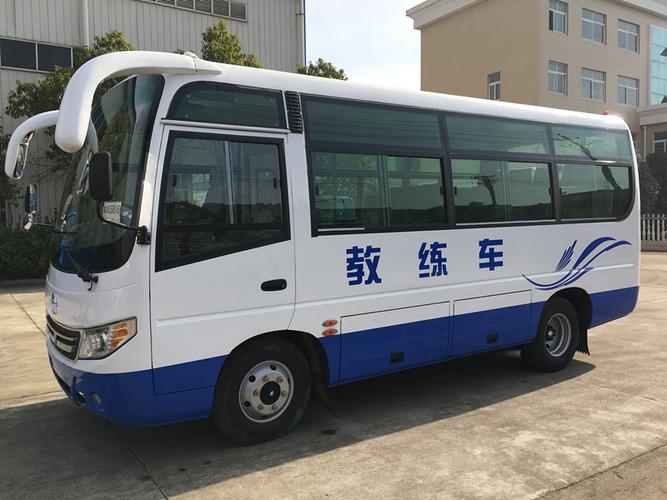 b1教练车基本配置:东风客车底盘,玉柴115匹马力国五发动机,五档变速