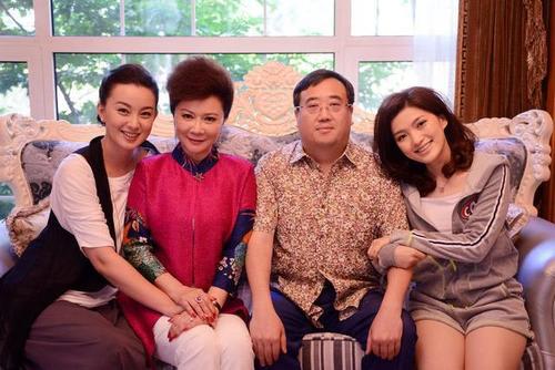 56岁蔡明近照曝光嫁一见钟情丈夫如今儿子长相令人担忧