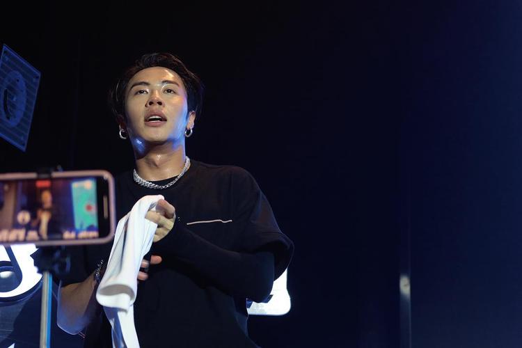 点就看迷人的icegiegie昨晚帅照