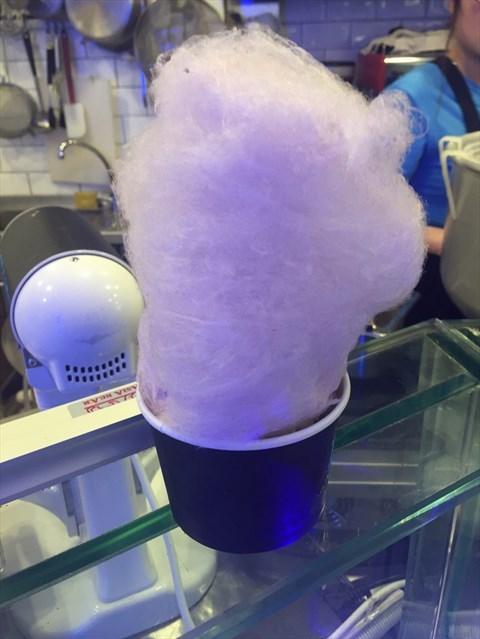 初恋的味道   益力多雪糕,加上紫色浪漫棉花糖  (hk$&nbsp;42)