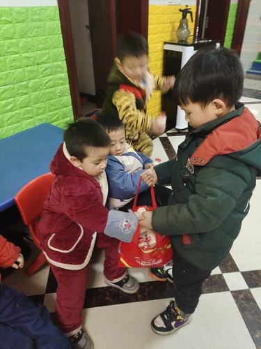其它 我是心怡小朋友今天在幼儿园和小朋友们一起过生日 写美篇