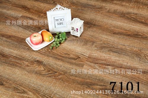 强化复合木地板12mm欧式锯木纹仿古做旧同步对花黑胡桃色耐磨环保