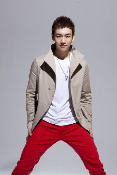 王野空降上海办歌会激情献唱新专歌曲