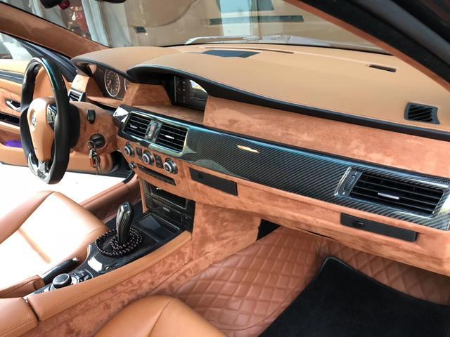 深圳永达宝马e90内饰老化进行全车改装真皮包覆