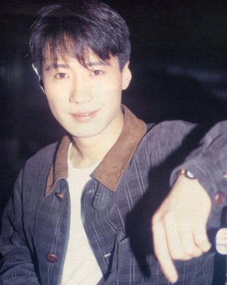 天王黎明颜值上热搜!早年干净帅气人气高,还被称"女神