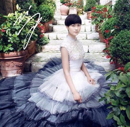 原创李宇春近照,国字脸棱角分明,37岁的她,没有绯闻成了一股清流!