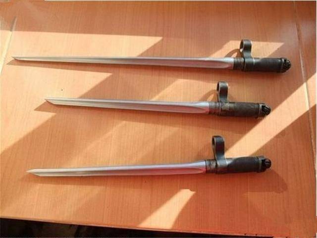 凶狠的廓尔喀弯刀为何惨败于三棱刺?遇到战斗力巅峰状态的解放军