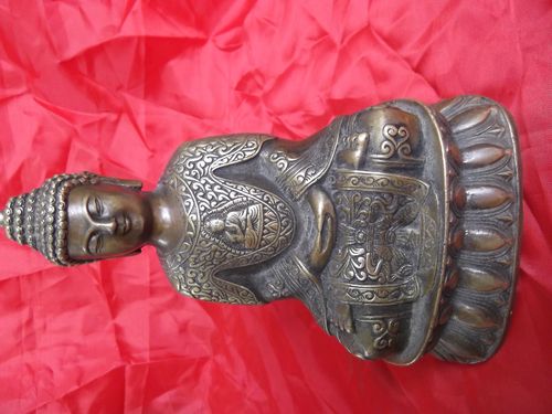 请帮忙看看,这佛像是不是大清御制的老物件.