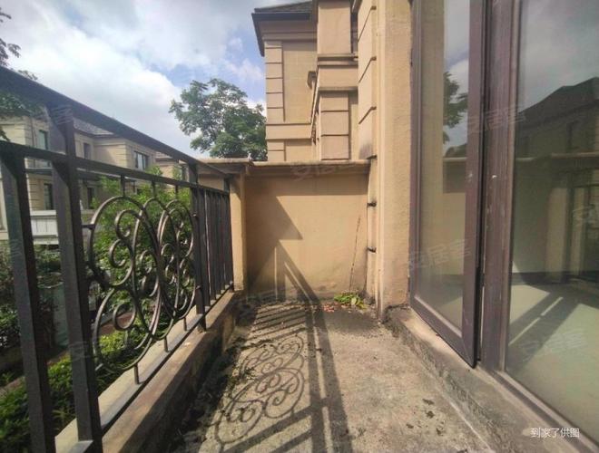 大花园,大露台 朝南的 类独栋,自带电梯井,车库31,复地花屿城二手房