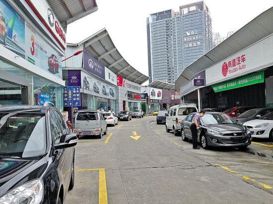 记者来到广州乃至华南地区最大汽车交易中心之一的赛马场汽车城,这里