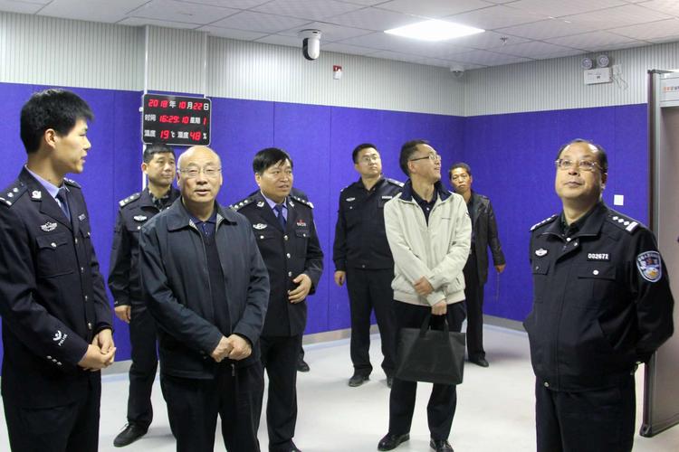 陕西省公安厅法制总队周俊峰总队长来咸阳市公安局渭城分局检查指导