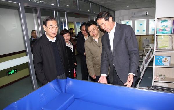 张晓林委员带队检查湖南广西规划中期执行情况