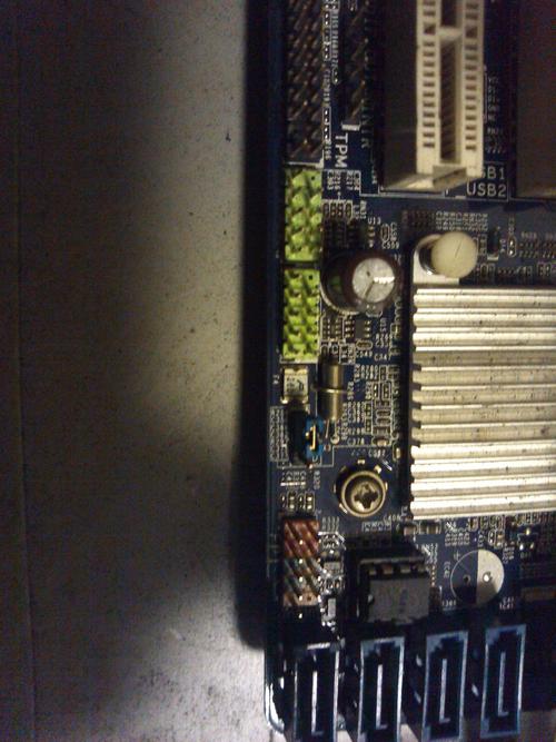 富士康主板电源线连接!老机子了.