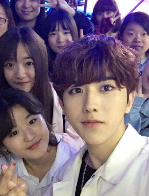 蔡徐坤和张子枫早就认识?6年前留言被扒,ikun瞬间炸锅