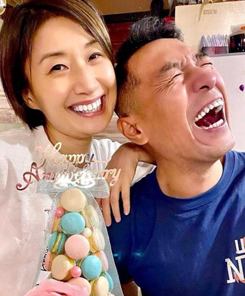 姜皓文庆结婚21周年51岁妻子气质好相恋25年仍不想生娃