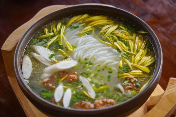 美食|在百年滇越铁路旁,尝一碗蒙自过桥米线,想不正宗