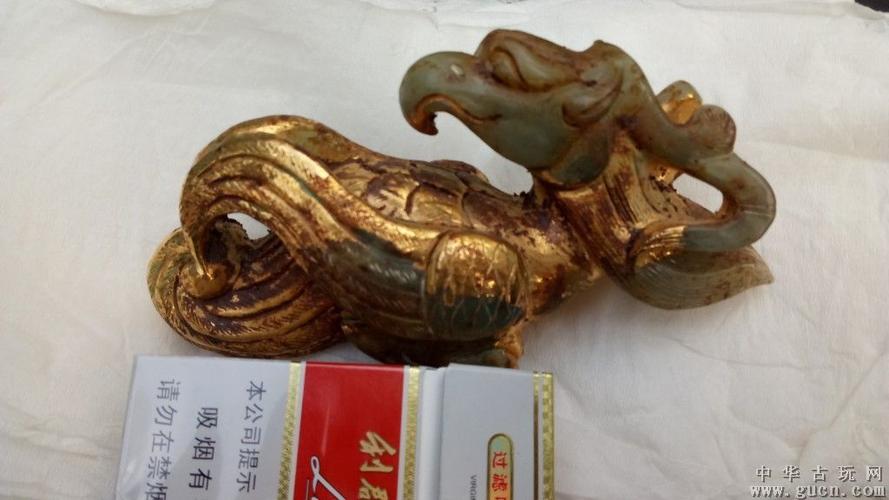 出土的战汉时期和田玉鎏金玉兽